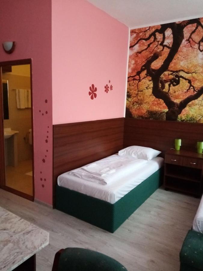 Hotel Hubert Nové Zámky المظهر الخارجي الصورة