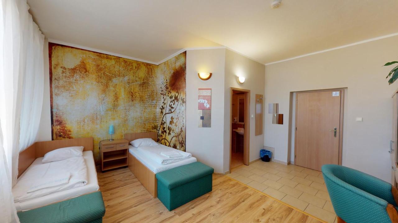 Hotel Hubert Nové Zámky المظهر الخارجي الصورة