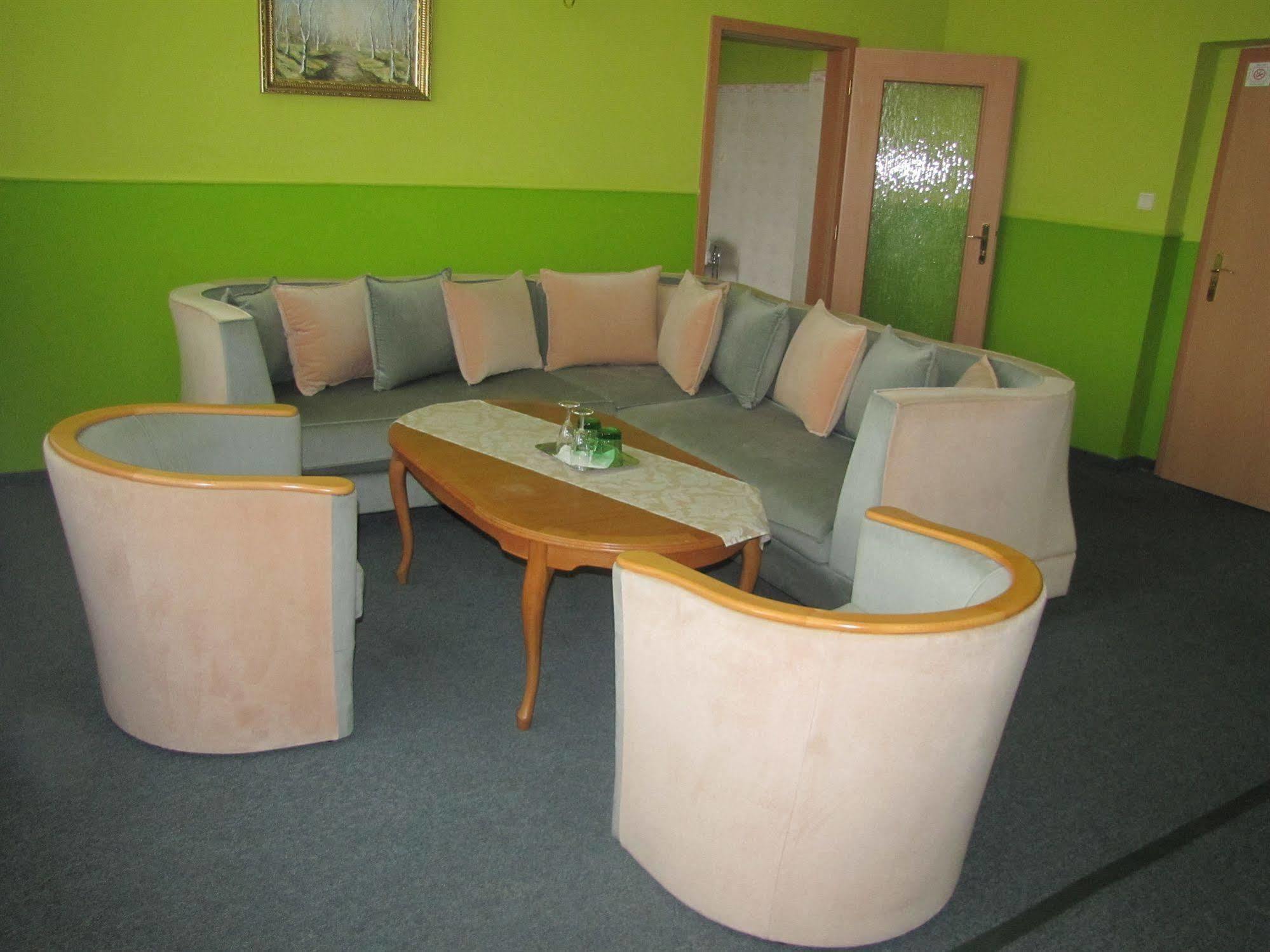 Hotel Hubert Nové Zámky المظهر الخارجي الصورة