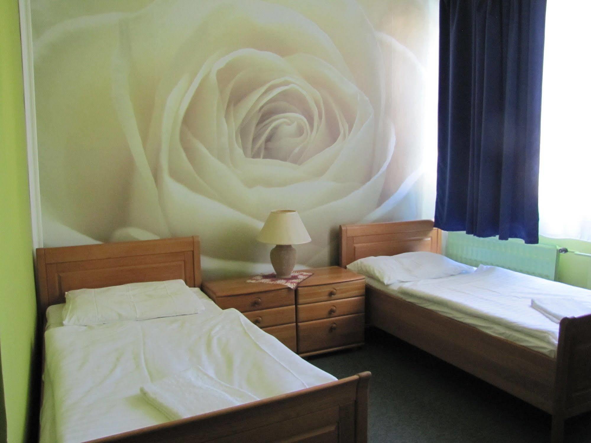 Hotel Hubert Nové Zámky المظهر الخارجي الصورة